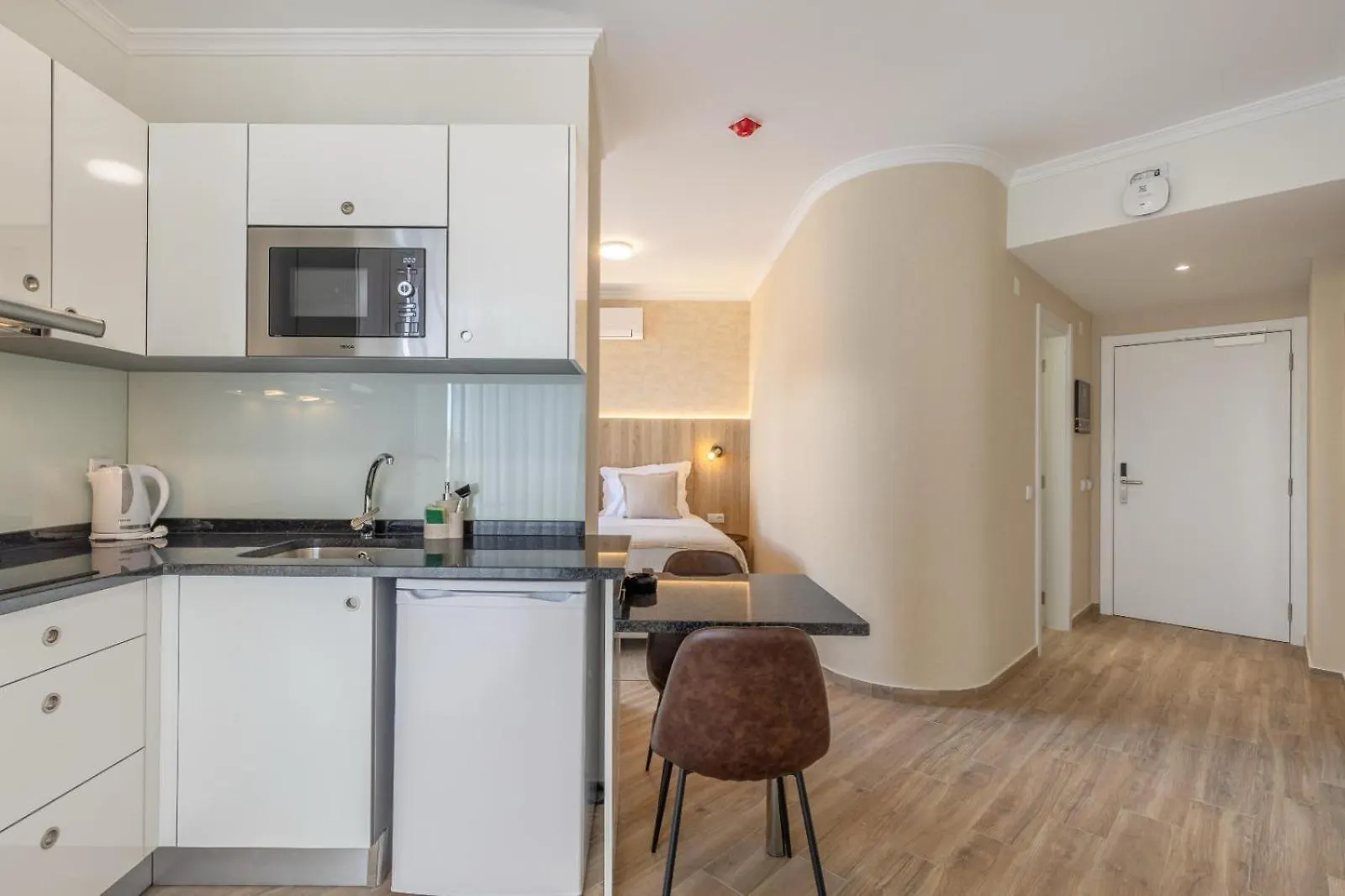 Vila Baleira Residence 丰沙尔 4*,